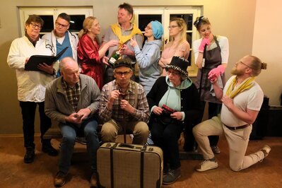 Gruppenfoto der Theatergruppe des SV Viktoria Oldendorfs für das Theatherstück "De fidele Kurklinik"