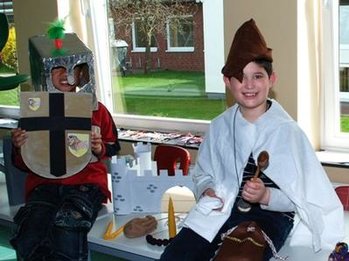 Projektwoche Oste-Grundschule Mittelalter/Ritter Projektwoche Oste-Grundschule Mittelalter/Ritter