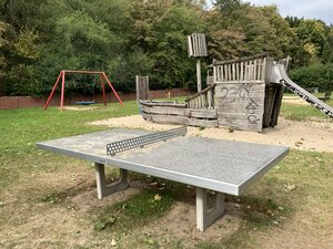Tischtennisplatte in Zeven, Am Rehemenfeld - Stadt Zeven Tischtennisplatte in Zeven, Am Rehemenfeld